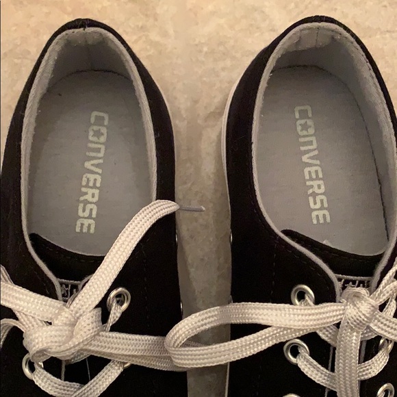 Black Converse shoes - Picture 2 of 3